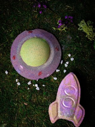 🛸 Zapnijcie pasy, startujemy! Bomby UFO i rakiety wystrzelą Was prosto do świata SPA. 🔥 UWAGA, do końca wyprzedaży zostało...